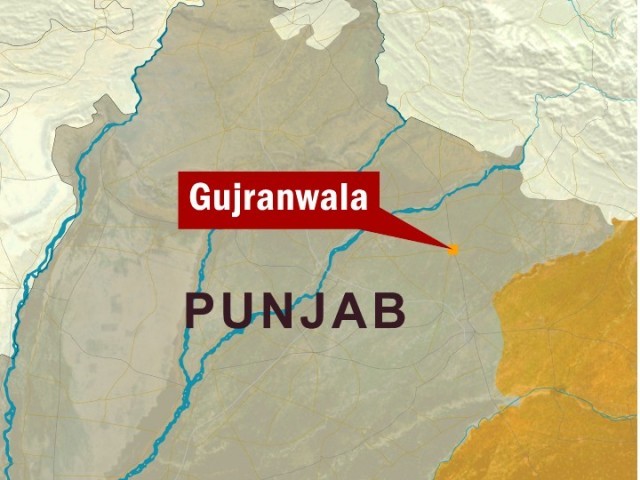 По меньшей мере, три человека оказались под завалами здания, обрушившегося из-за взрыва в городе Гуджранвала (провинция Пенджаб) на востоке Пакистана