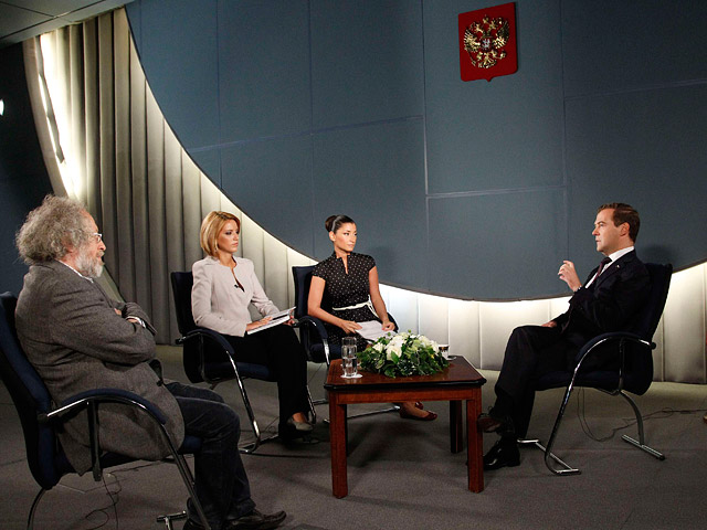 Готовность к этому выразил президент Дмитрий Медведев, который в Сочи дал интервью трем журналистам