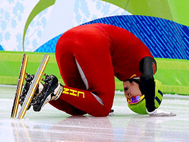 Четырехкратная олимпийская чемпионка и 14-кратная чемпионка мира китаянка Ван Мэн выведена из состава национальной сборной страны по шорт-треку после скандальной ссоры с менеджером команды