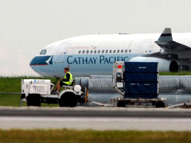Авиакомпания Cathay Pacific расследует, откуда взялись фотографии секса в кабине ее самолета