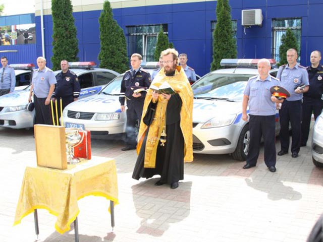 Освящение патрульных автомашин ГИБДД, 5 августа 2011 года