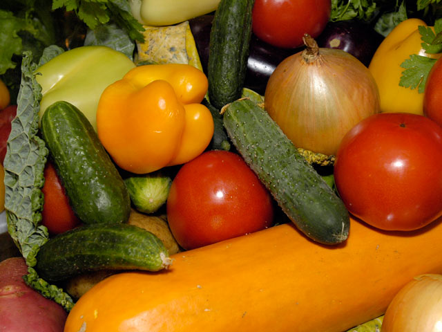 Роспотребнадзор легализовал все овощи из ЕС