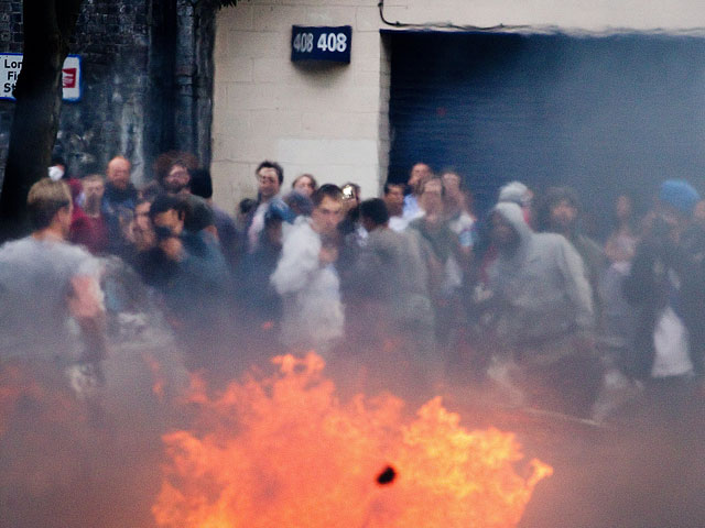 Волна насилия и беспорядков в Лондоне не прекращается уже третий день