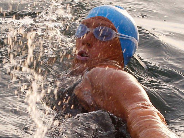 Американская пловчиха Дайана Наяд была вынуждена прервать свою героическую попытку вплавь преодолеть 166 км, отделяющих Кубу от США