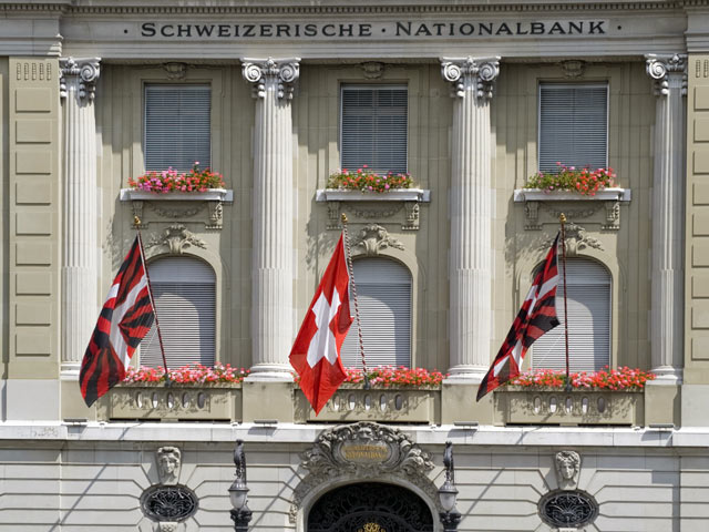 ЦБ Швейцарии намерен бороться с укреплением курса франка