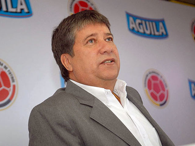 Тренер сборной Колумбии подал в отставку после драки с болельщицей
