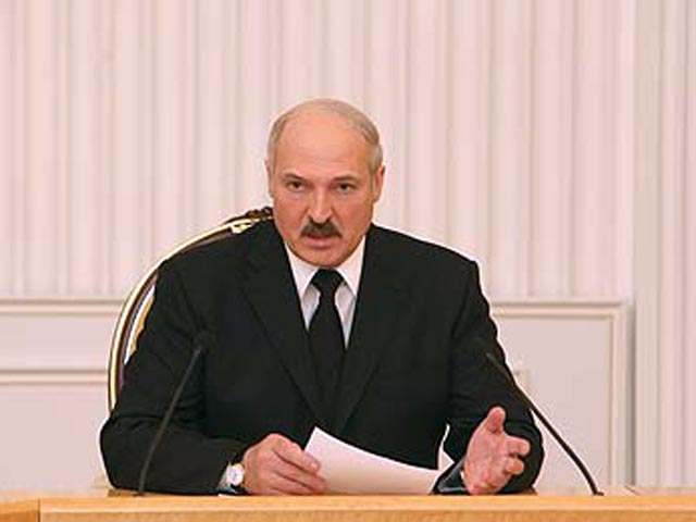 Президент Белоруссии Александр Лукашенко "помиловал, освободив от отбывания наказания", девять человек из числа активных участников массовых беспорядков на площади Независимости в Минске 19 декабря 2010 года