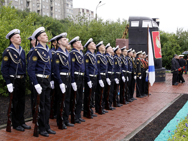 В России отмечают 11-ю годовщину гибели атомной подлодки "Курск"