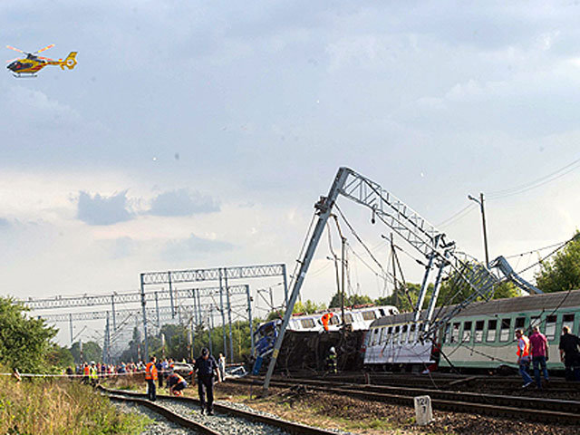 Крупная железнодорожная катастрофа в Польше: там сошел с рельсов пассажирский поезд