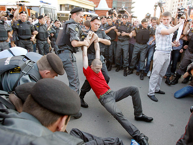 В центре Москвы на Театральной площади задержаны несколько участников несанкционированной акции "День гнева"