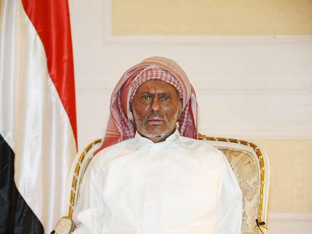 Президент Йемена Али Абдалла Салех не подпишет инициативу ССАГПЗ, пока страну не покинут его самые непримиримые оппоненты: генерал Али Мохсен Аль-Ахмар и шейх Садек Аль-Ахмар