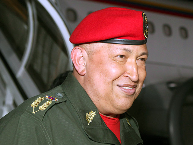 Президент Венесуэлы Уго Чавес, проходивший второй курс химиотерапии на Кубе, возвратился сегодня на родину
