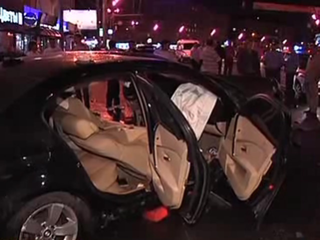 Работники прокуратуры, которые на автомобиле BMW-525 в ночь на 10 августа сбили троих пешеходов на Зубовском бульваре Москвы, праздновали назначение товарища на должность