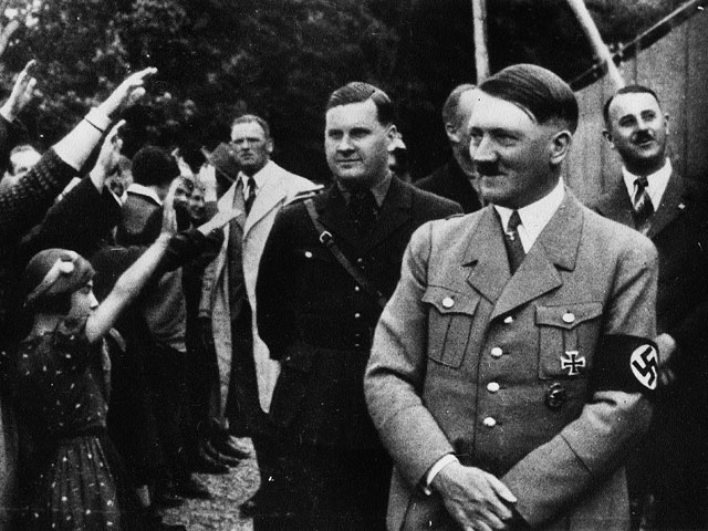 Шпионы хотели превратить Гитлера в добрую и чуткую женщину, выяснил британский ученый
