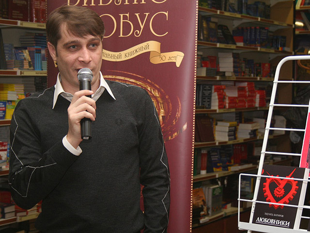 Российский писатель и блоггер Эдуард Багиров, арестованный в Кишиневе два месяца назад, останется в молдавской тюрьме еще на 30 дней