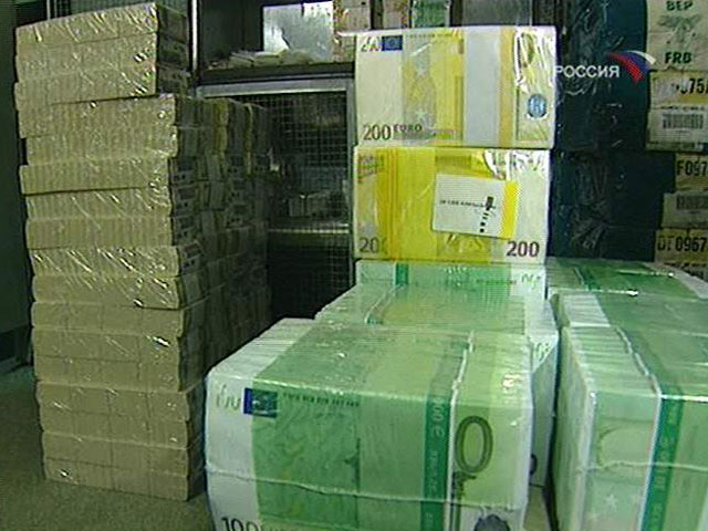 Нидерланды разморозили счета режима Каддафи и отдали повстанцам 100 миллионов евро
