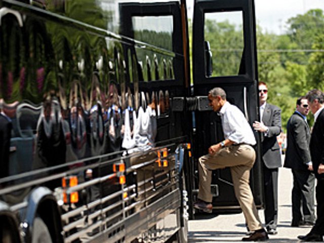 Барак Обама отправился в предвыборное турне по американскому Среднему Западу на новом бронированном автобусе стоимостью 1,1 млн долларов