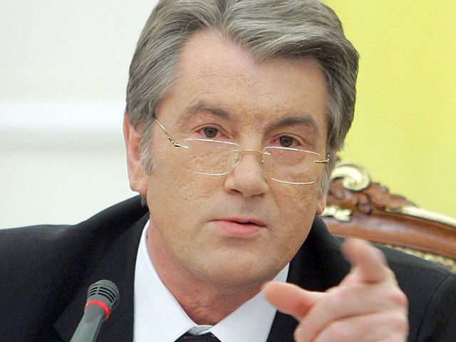 Ющенко обратился в суд с заявлением о подтверждении своих показаний на этапе досудебного следствия и с информацией о том, что он не может явиться в суд в связи с отпуском