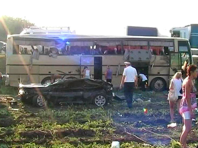 В результате столкновения пассажирского автобуса с украинскими туристами и легкового автомобиля вблизи Варны двое граждан Болгарии погибли, 11 граждан Украины получили незначительные травмы и были доставлены в местную больницу