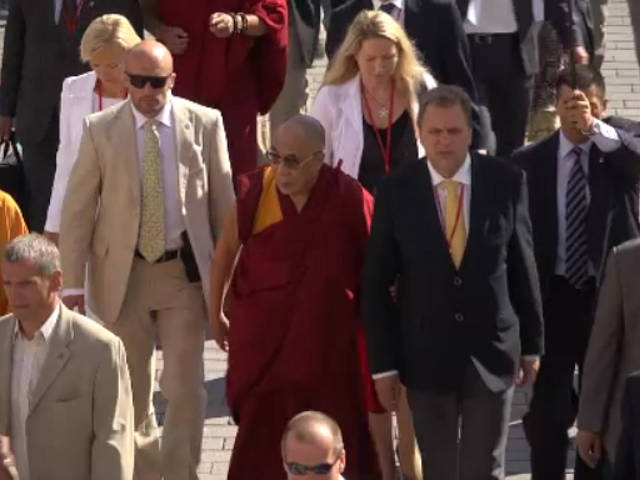 Посвятив речь всеобщей ответственности, Далай-лама подчеркнул значение тибетского флага