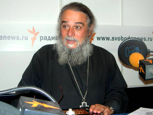 Политики очень хотят для своего имиджа использовать православную Церковь, что мы и видим с 90-х годов, убежден Михаил Ардов