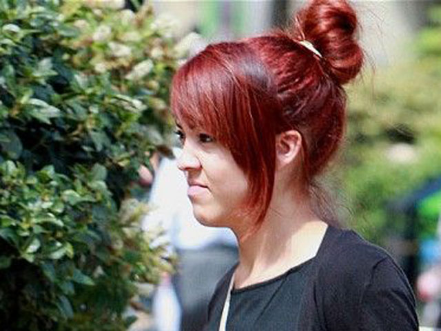 В английском Борхэмвуде 21-летней Лорен Провербс удалось избежать повторного уголовного преследования, показав присяжным лейсбийскую татуировку в форме цветочка, раскрашенного в цвета радуги