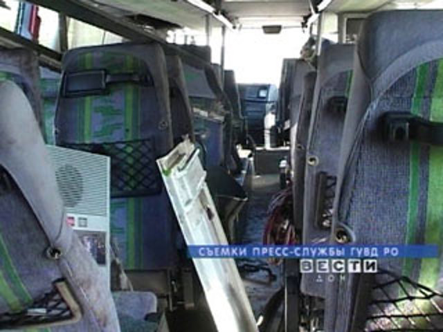 В Ставропольском крае пассажирский автобус, следовавший по маршруту Геленджик-Астрахань, врезался в дерево. Погиб один человек, еще шестеро пострадали