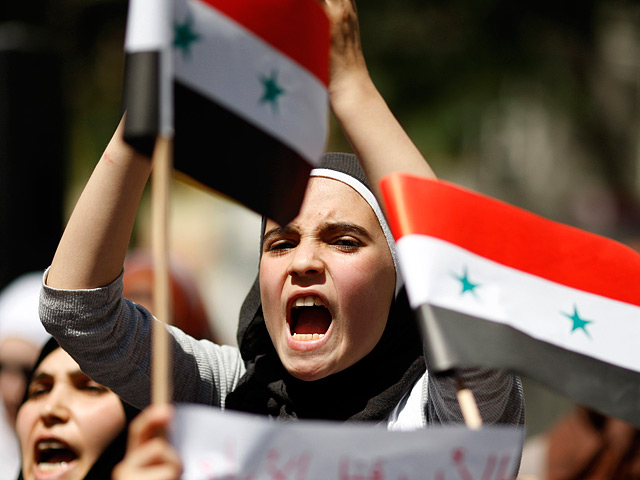 В Сирии после пятничной молитвы с новой силой возобновились демонстрации противников президента Башара Асада
