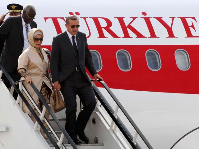 Самолет премьера Турции чуть на разбился при посадке в аэропорту Могадишо