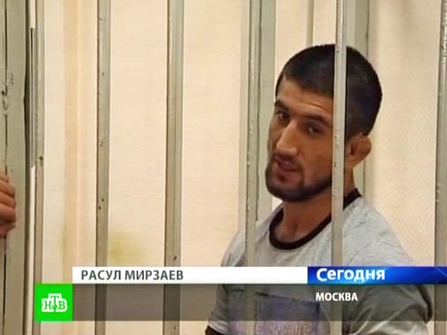 Замоскворецкий суд Москвы продлил на 72 часа срок задержания чемпиона мира по смешанным боям Расула Мирзаева, подозреваемого в нанесении побоев 19-летнему студенту, который через несколько дней после этого о скончался