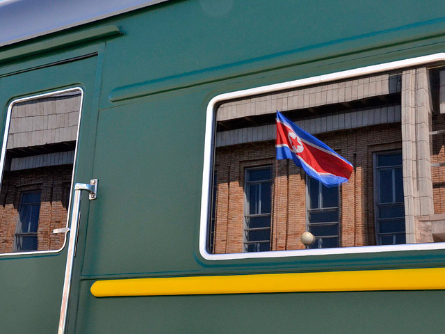 Руководитель КНДР Ким Чен Ир, находящийся с официальным визитом в Россию, в воскресенье прибыл в Амурскую область