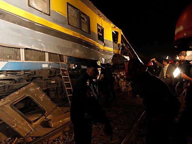Не менее 15 человек пострадали в результате столкновения двух пассажирских поездов в Египте