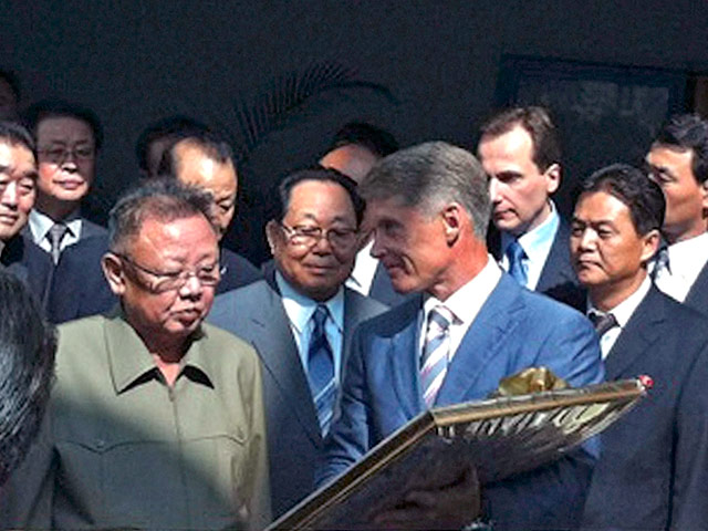 Ким Чен Ир, "наполнив любовью сердца военных", побывал на Байкале и отобедал бурятскими блюдами