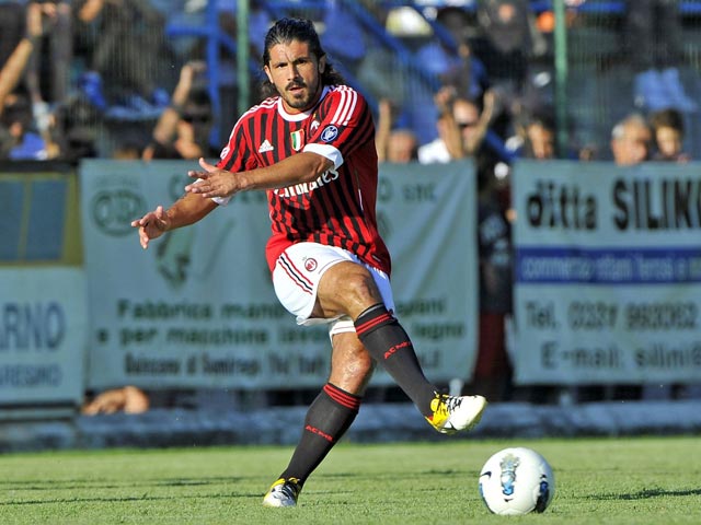 Экс-футболист итальянской сборной Рино Гаттузо, более 10 лет выступающий за "Милан", рассказал, что полгода назад ему также поступило от "Анжи" предложение, "от которого было невозможно отказаться"