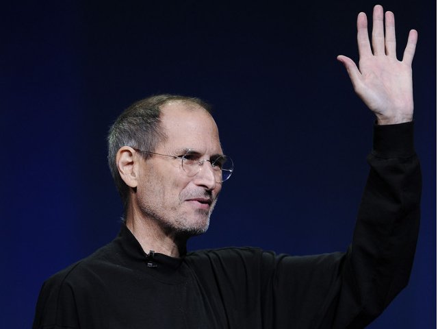 Руководитель знаменитой американской компании Apple Стив Джобс подал в отставку со своего поста