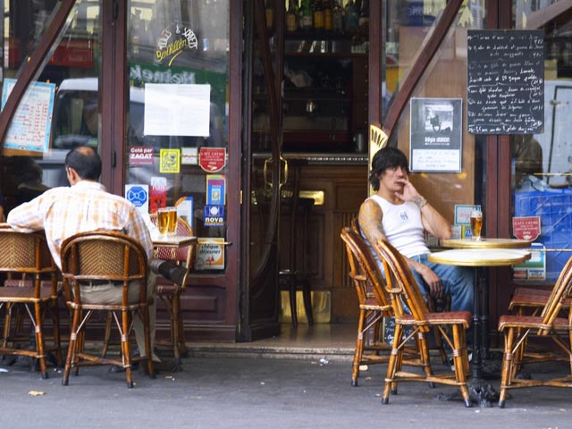 Во Франции одобрена программа жесткой экономии - за счет тех, кто курит и пьет