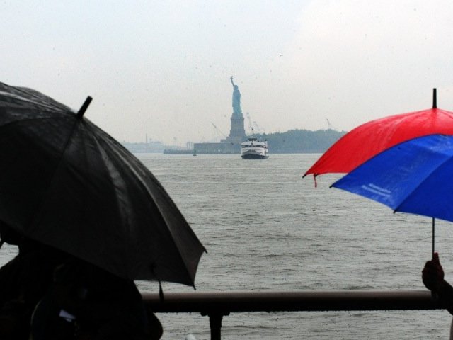 В Нью-Йорке введен режим чрезвычайной ситуации в связи с приближением урагана "Айрин"