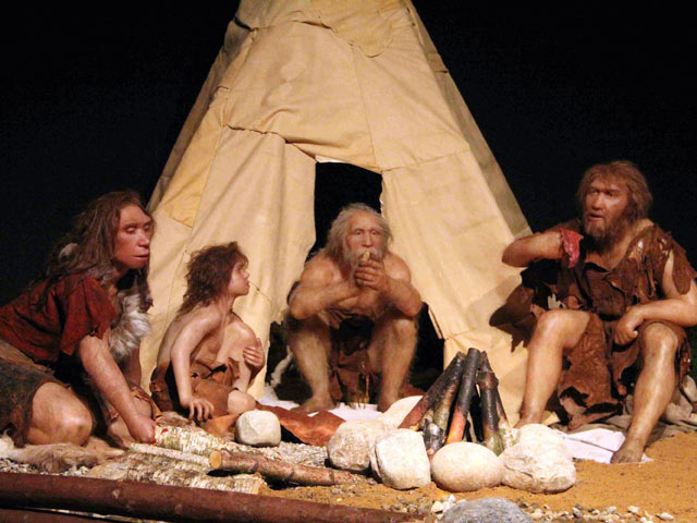 Секс с неандертальцами и "денисовцами" сказывается на человечестве до сих пор, выяснили ученые