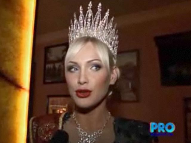 Россиянка Алиса Крылова стала победительницей конкурса красоты "Миссис Земной шар" (Mrs. Globe), финал которого прошел накануне в американском городе Ранчо-Мираж (штат Калифорния)