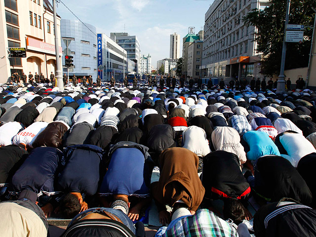 Мусульмане России вместе со всем исламским миром 30 августа отмечают Праздник разговения Ураза Байрам (Ид аль-Фитр)