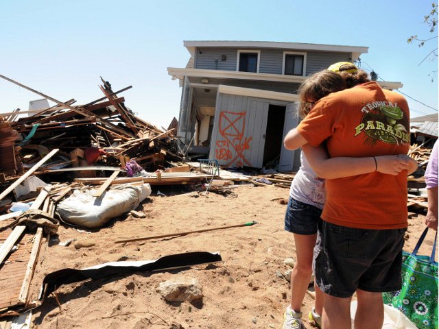 Число погибших в результате урагана "Айрин" выросло до 42 человек в двенадцати американских штатах