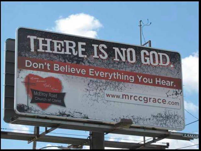 Рекламный плакат Церкви, призванный заставить проезжающих задуматься о своем отношении к вере, обрадовал местных атеистов и вызвал вопросы у христиан