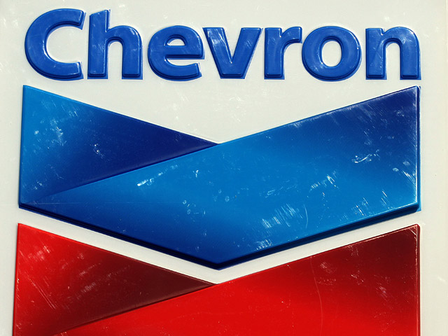 Американская нефтяная компания Chevron Corp продолжает переговоры с "Роснефтью" несмотря на то, что она выбрала Exxon Mobil в качестве партнера в освоении арктических месторождений