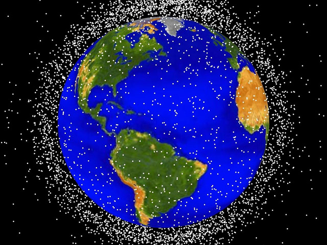 В настоящее время на орбите насчитывается около 22000 крупных обломков, мелких (от 1 до 10 сантиметров) - около 500 тысяч. Число частиц размером меньше сантиметра оценивается в десятки миллионов