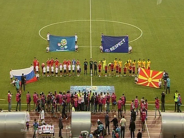 В эти минуты на стадионе "Лужники" проходит отборочный матч Чемпионата Европы 2012 года между сборными России и Македонии
