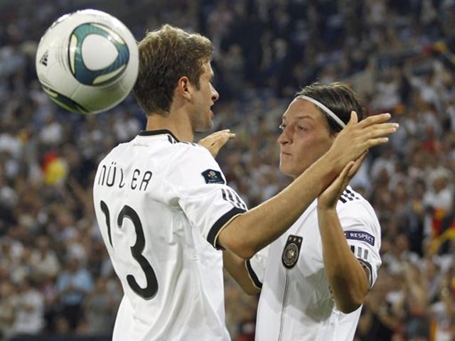 Сборная Германии первой отобралась в финальную часть Евро-2012
