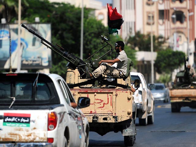 Ливийские повстанцы готовятся атаковать оплот сил Каддафи в пустыне