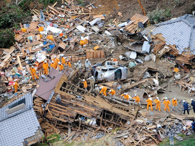 Число жертв мощного тайфуна "Талас" в Японии выросло до 27 человек. Еще 54 человека числятся пропавшими без вести