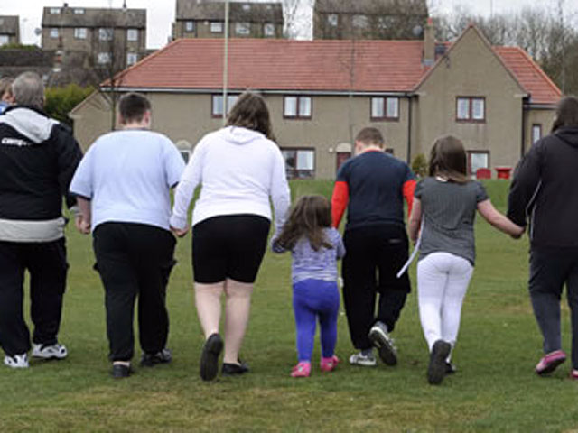 В шотландском городе Данди социальные службы забрали из семьи четверых детей в возрасте от 5 до 11 лет, посчитав, что они "слишком пухлые, чтобы оставаться с родителями"