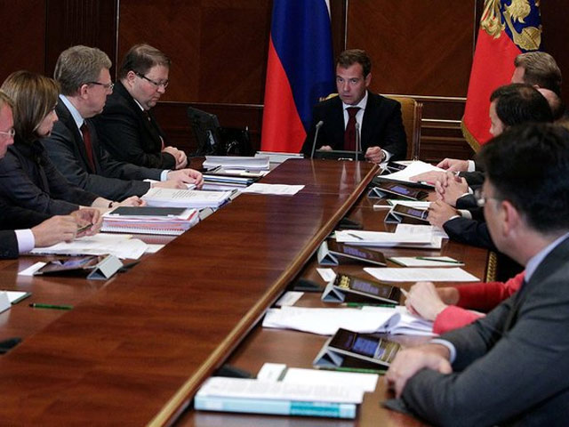 Медведев: бюджет 2013-2015 нужно планировать рационально